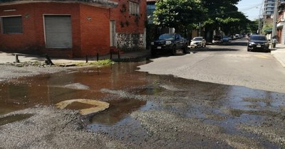 La Nación / “Manantiales” de la Essap riegan barrios asuncenos