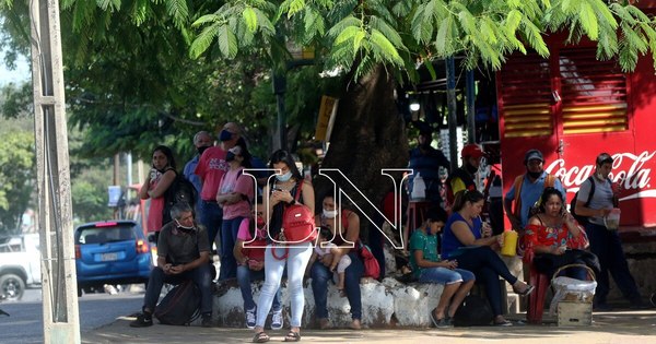 La Nación / Reguladas de buses exponen a pasajeros a peligroso hacinamiento