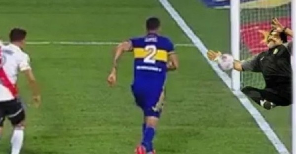 Hinchas de Boca Juniors atribuyen “intervención divina” de Maradona en increíble jugada ante River Plate - SNT