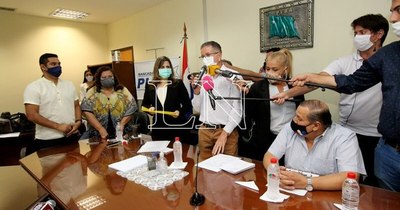 La Nación / Diputados liberales acusan a Abdo por mal desempeño de funciones y piden juicio político