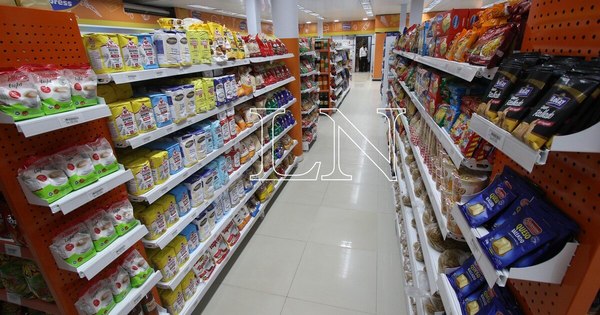 La Nación / Efecto dominó: “El consumo seguirá golpeado”, advierte economista