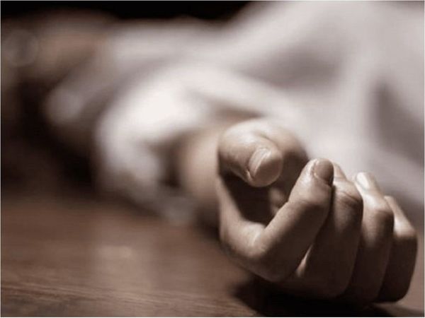 Una mujer muere tras sufrir varias heridas y se busca a la ex pareja