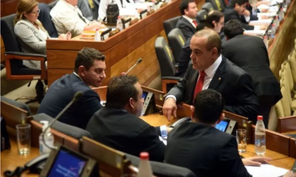 Honor Colorado rechaza juicio político a Abdo y Velázquez