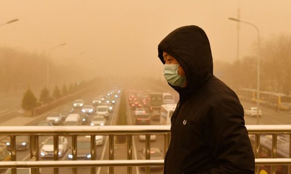 Pekín soporta una niebla marrón por los altos índices de contaminación