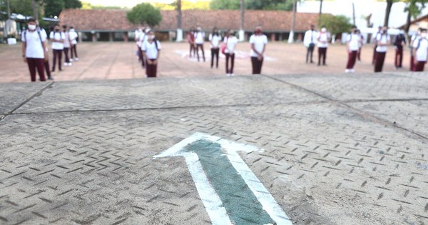 La Nación / Diputado Villarejo, a favor de clases presenciales