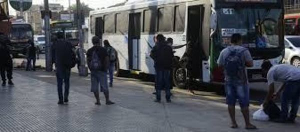 Transportistas son sancionados ante regulada, mientras evalúan poner a disposición unidades de las FFAA