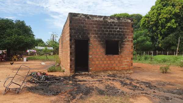Humilde familia pierde todo a causa de un incendio | Radio Regional 660 AM
