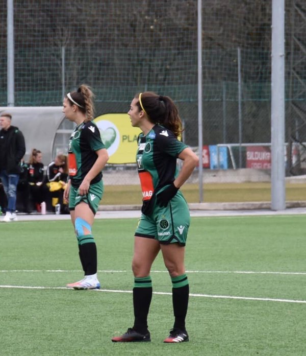 Jéssica Santacruz se destaca y anota su primer gol en el fútbol europeo