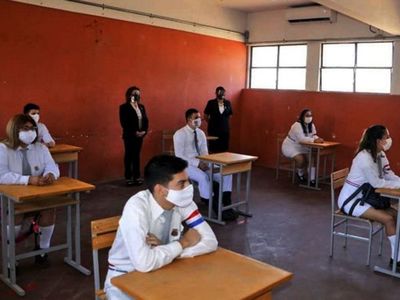 UNE: "No es suficiente suspender clases presenciales por 15 días"