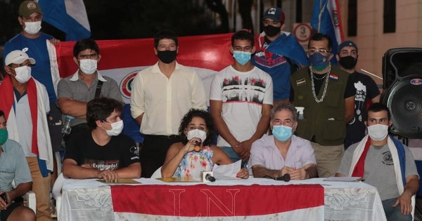 La Nación / Manifestantes exigen salud y educación gratuitas