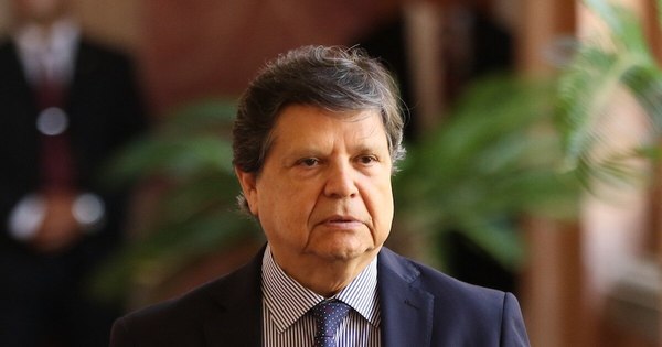 La Nación / Euclides Acevedo viajará a Brasil, Argentina y Chile por temas vinculados al COVID-19