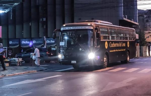 Desde mañana, buses y camiones militares para transporte público