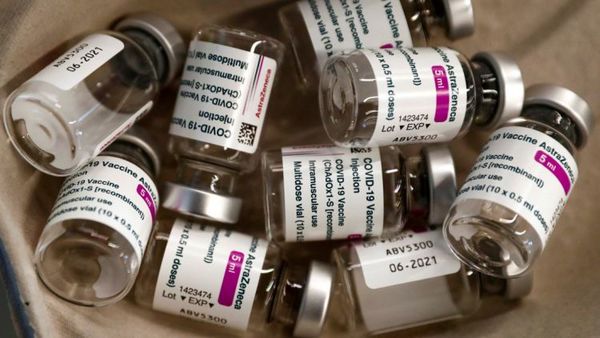 España paraliza cautelarmente la vacunación con las dosis de AstraZeneca