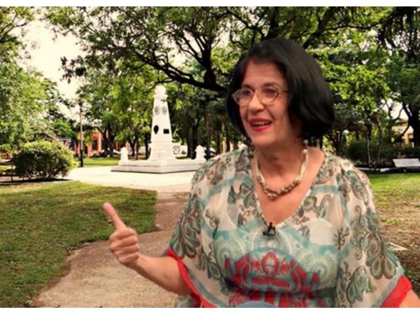 Poetisa Delfina Acosta es hija dilecta