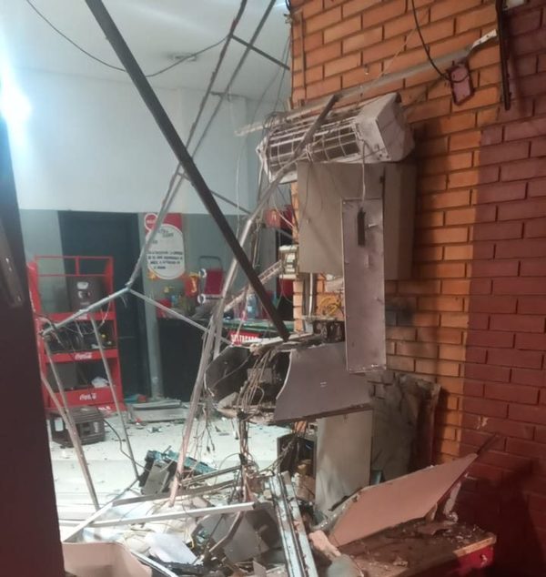 Con explosivos y fuertemente armados roban 2 cajeros automáticos en Acceso Sur - Megacadena — Últimas Noticias de Paraguay