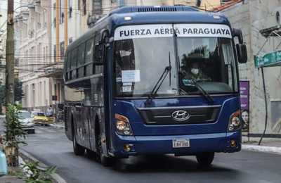 Buses y camiones de las Fuerzas Armadas y Patrulla Caminera brindan desde hoy apoyo al transporte público | .::Agencia IP::.