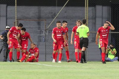 El 12 de Octubre y Nacional inician su camino en la Sudamericana