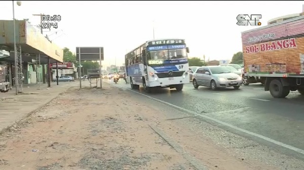 Buses de la Policía Caminera y vehículos militares en las calles - SNT