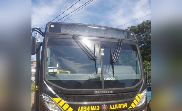 Diario HOY | Caminera pone a disposición dos buses para el traslado de los trabajadores