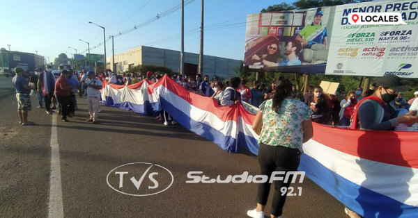 TRABAJADORES FRONTERIZOS CIERRAN RUTA N° 1