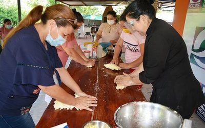 Inician talleres de cocina en la UNE
