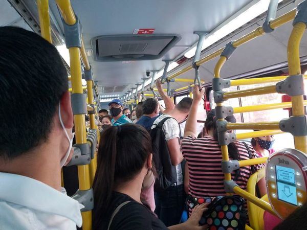 Analizan medidas contra transportistas que someten a pasajeros a reguladas y hacinamiento en buses - Nacionales - ABC Color