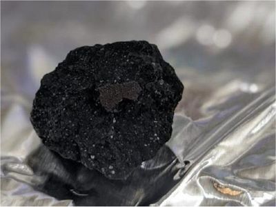 Científicos hallan meteorito tan antiguo como el sistema solar