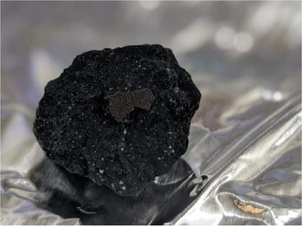 Científicos hallan meteorito tan antiguo como el sistema solar