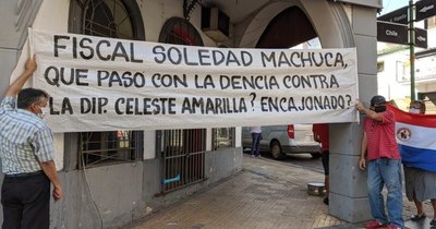 La Nación / Almuerzo escolar: presentan urgimiento a la Fiscalía por denuncia contra Celeste Amarilla