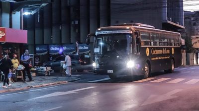 Buses de las Fuerzas Armadas y Patrulla Caminera brindan apoyo al transporte público
