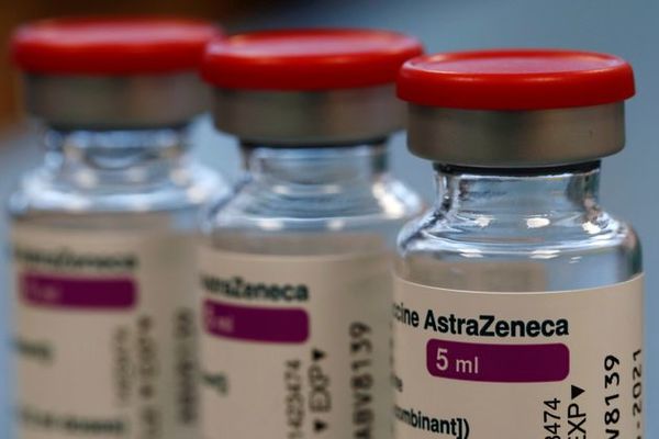 «No hay indicios» de que AstraZeneca haya causado incidentes de coágulos sanguíneos, asegura la Agencia Europea de Medicamentos | OnLivePy