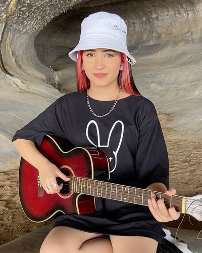 Yamila Ruíz: La influencer de 16 años galardonada con dos premios