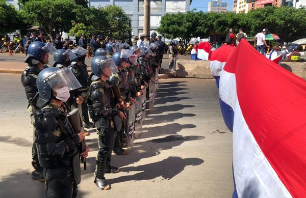 Altoparanaenses cierran acceso al puente de la Amistad - ABC en el Este - ABC Color