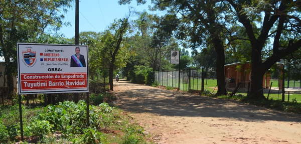 Guairá: Gobernación construyó empedrado en zona de Tuyutí-mí - Noticiero Paraguay