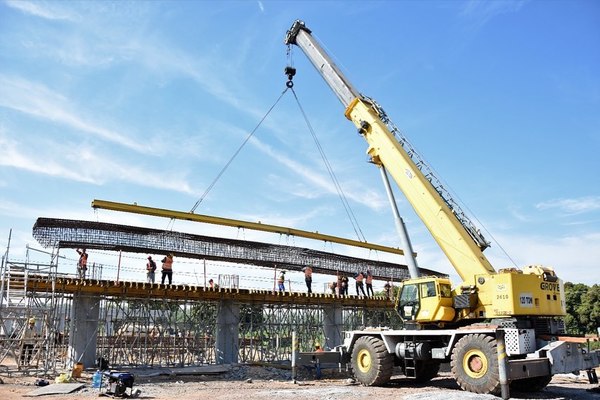 En Chaco’i los trabajos se intensifican para construir el viaducto de acceso al Puente Héroes del Chaco | .::Agencia IP::.