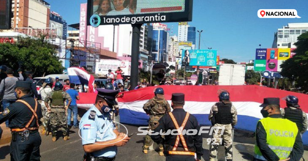 Ciudadanos se manifiestan y cierran Puente de la Amistad en el Este