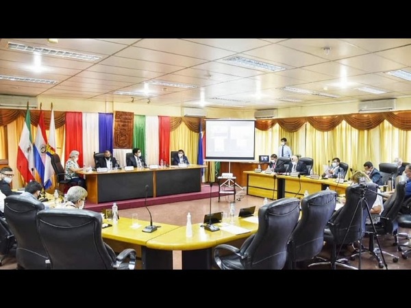 JUNTA DEPARTAMENTAL PIDE AL MEC SUSPENSIÓN DE CLASES PRESENCIALES EN TODO ITAPÚA