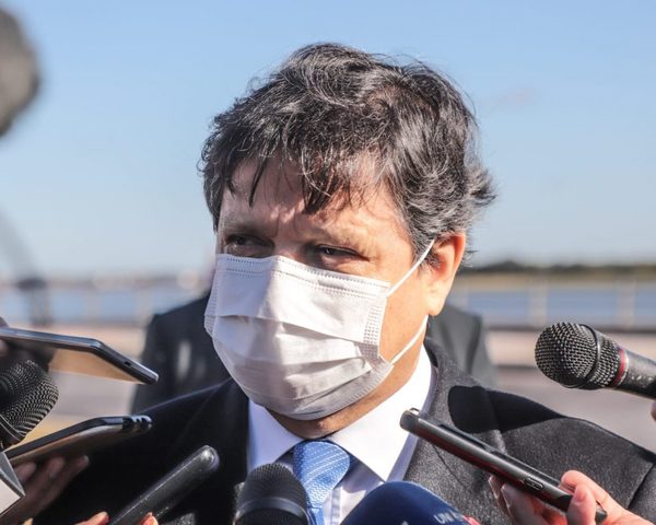 ACEVEDO CUESTIONA TARDANZA DE COVAX