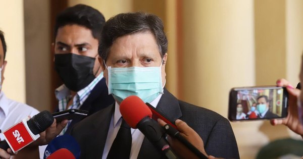 La Nación / Vacunas: “Tenemos plata, lo que no sabemos es de dónde comprar”