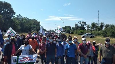 Cierre de ruta en Misiones para pedir juicio político y vacunas - Nacionales - ABC Color