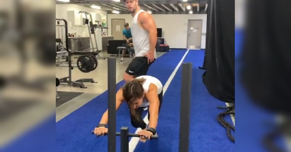 Elsa Pataky demuestra su sorprendente fuerza mientras Chris Hemsworth intenta distraerla - SNT