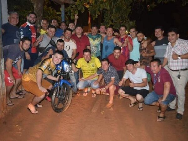 Le robaron su moto y grupo de piki le sorprendió con una nuevita