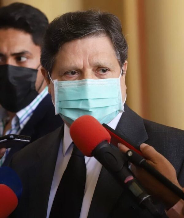 Acevedo cuestiona tardanza de COVAX y dice que buscará vacunas hasta debajo de la alfombra | Ñanduti