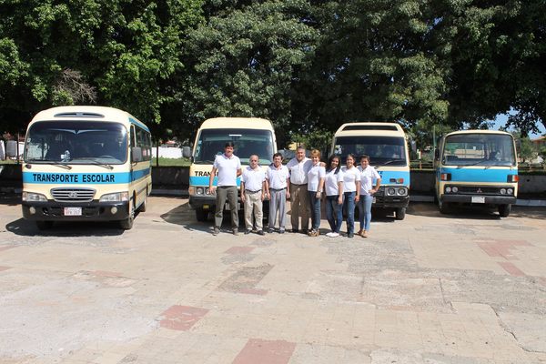 Dueños de transportes escolares ponen a disposición sus buses para colaborar con descongestión de pasajeros