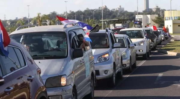 Padres realizarán caravana para pedir que continúen las clases presenciales - Noticiero Paraguay