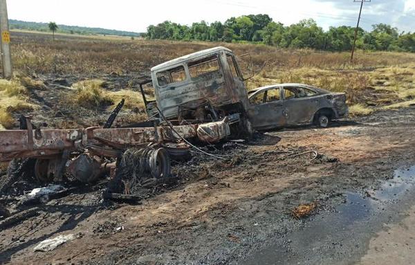 Carayaó: quíntuple choque deja vehículos incinerados y cuantiosos daños materiales