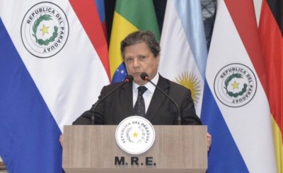 Acevedo viajará a "buscar vacunas" a Chile, Argentina y Brasil