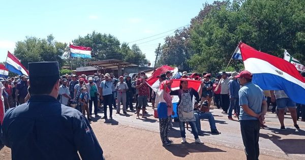 Manifestaciones retoman impulso por juicio político de Abdo y Velázquez
