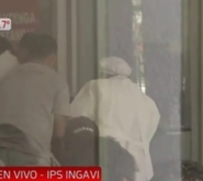 Desesperante situación en Ingavi: Una mujer se desmaya mientras espera - Paraguay.com