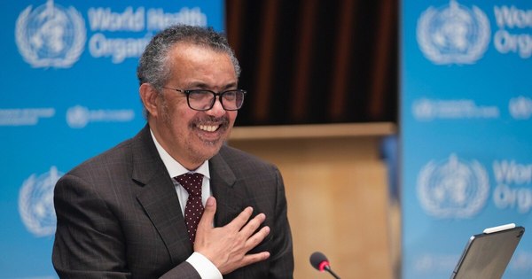 La Nación / OMS: “Todos los días recibo llamadas de políticos preguntando por sus vacunas”